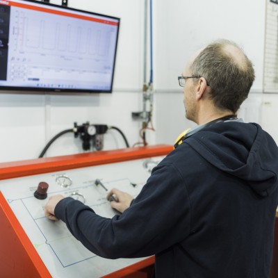 Pressure testing thumb